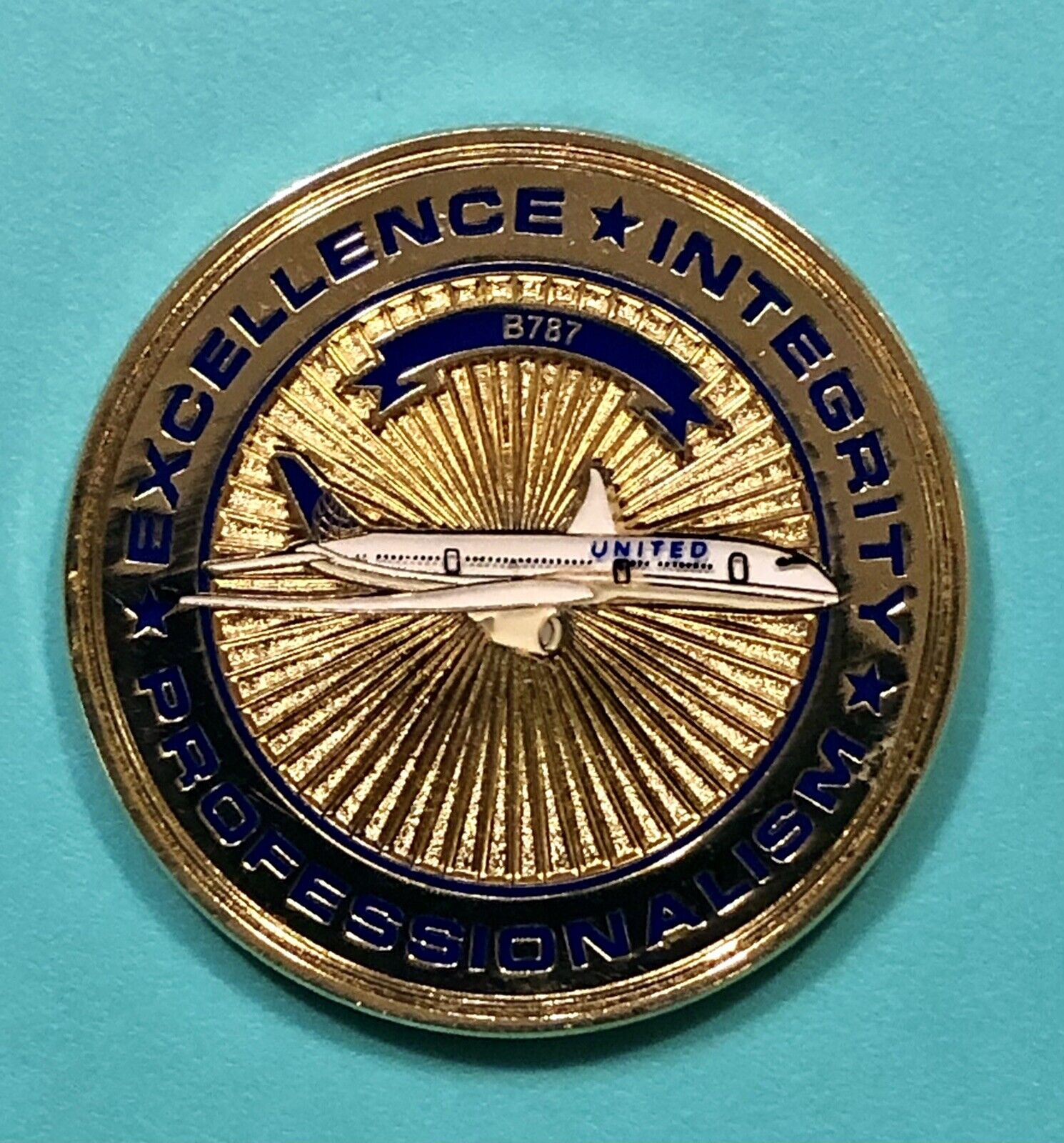 UNITED AIRLINES CHALLENGE COIN— 787 DREAMLINER