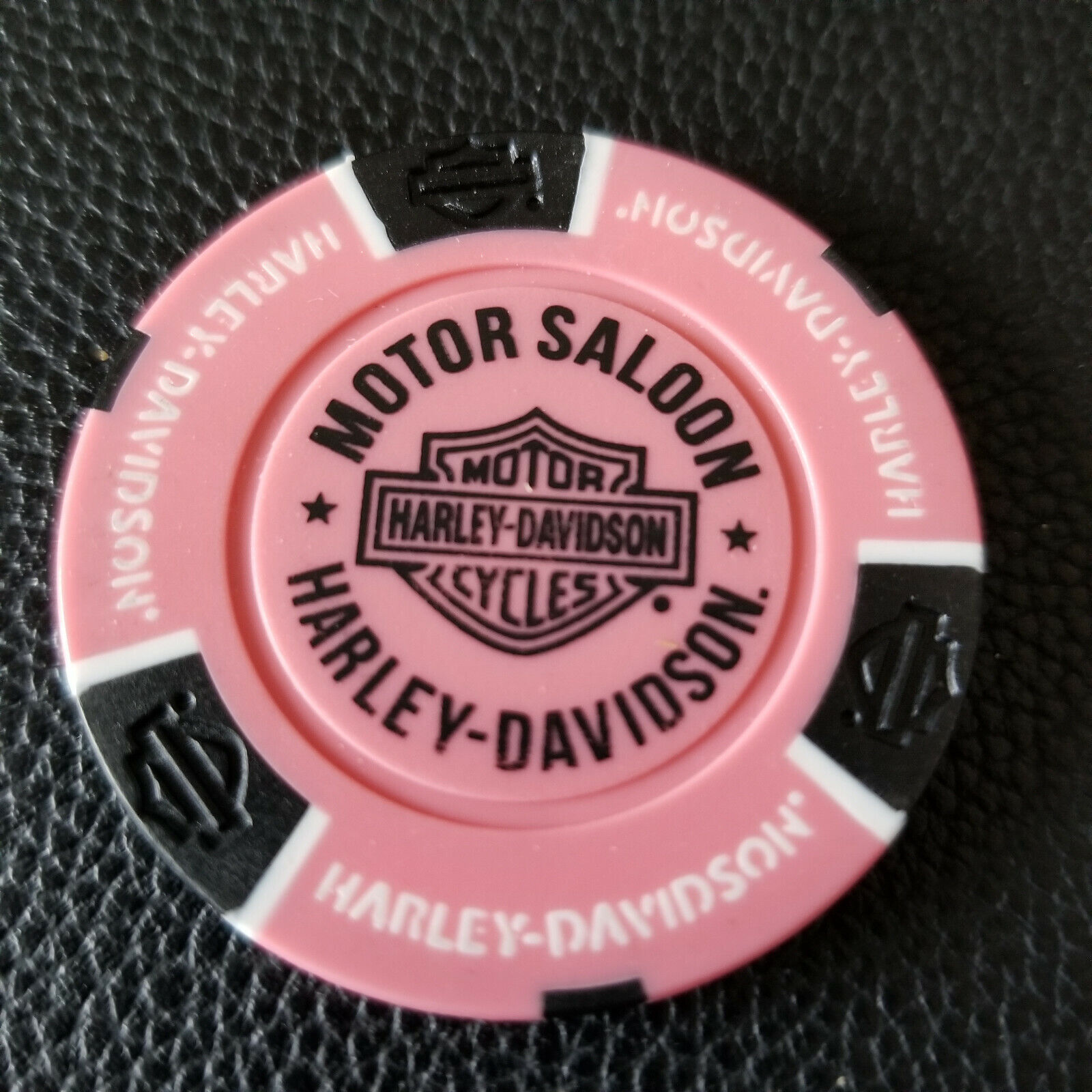 MOTOR SALOON HD  ~ NETHERLANDS (Pink/Black) International Harley Poker Chip