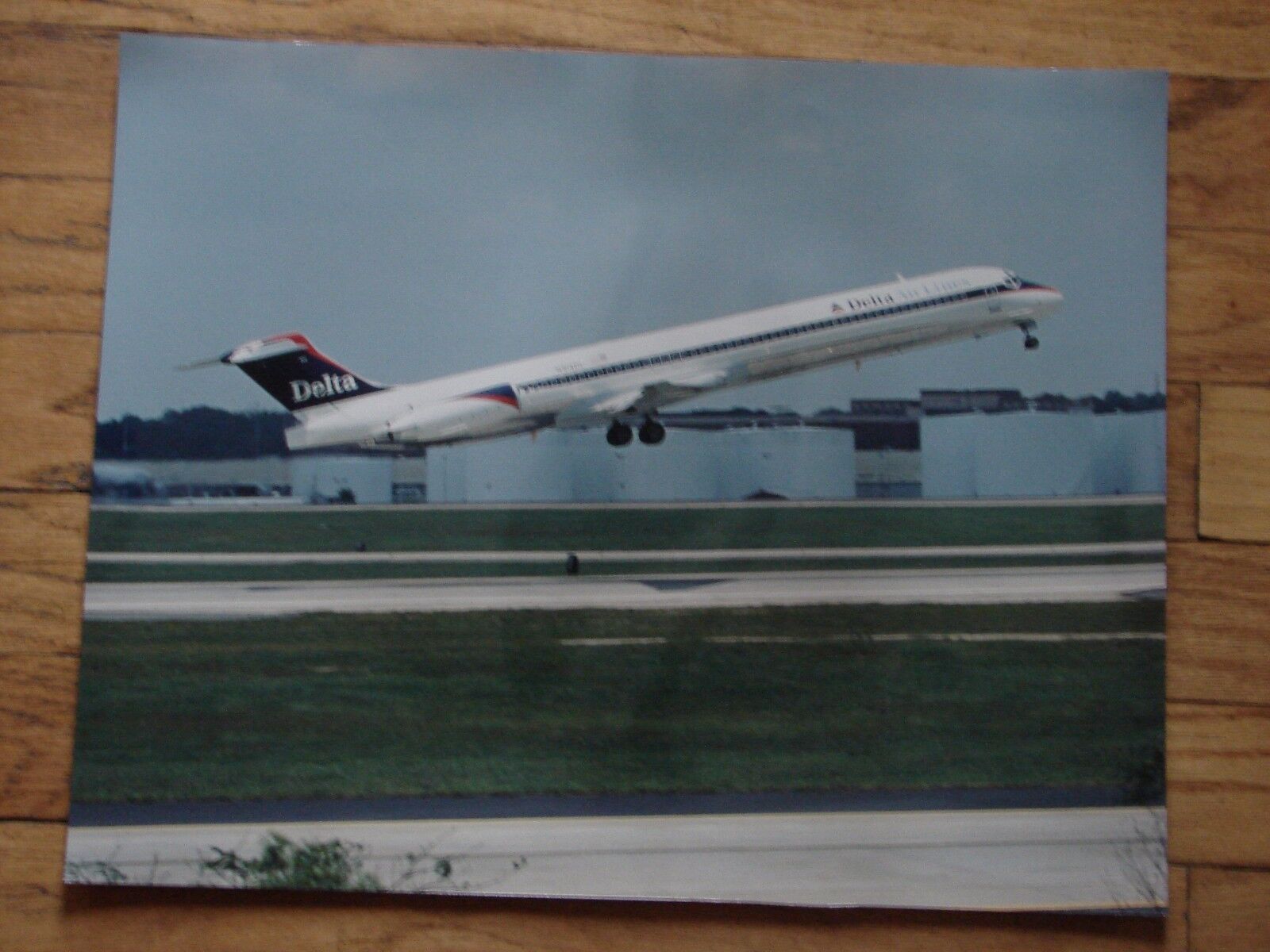 DELTA - LARGE PHOTO - MD 90 - ON TAKE OFF  - 20 X 16