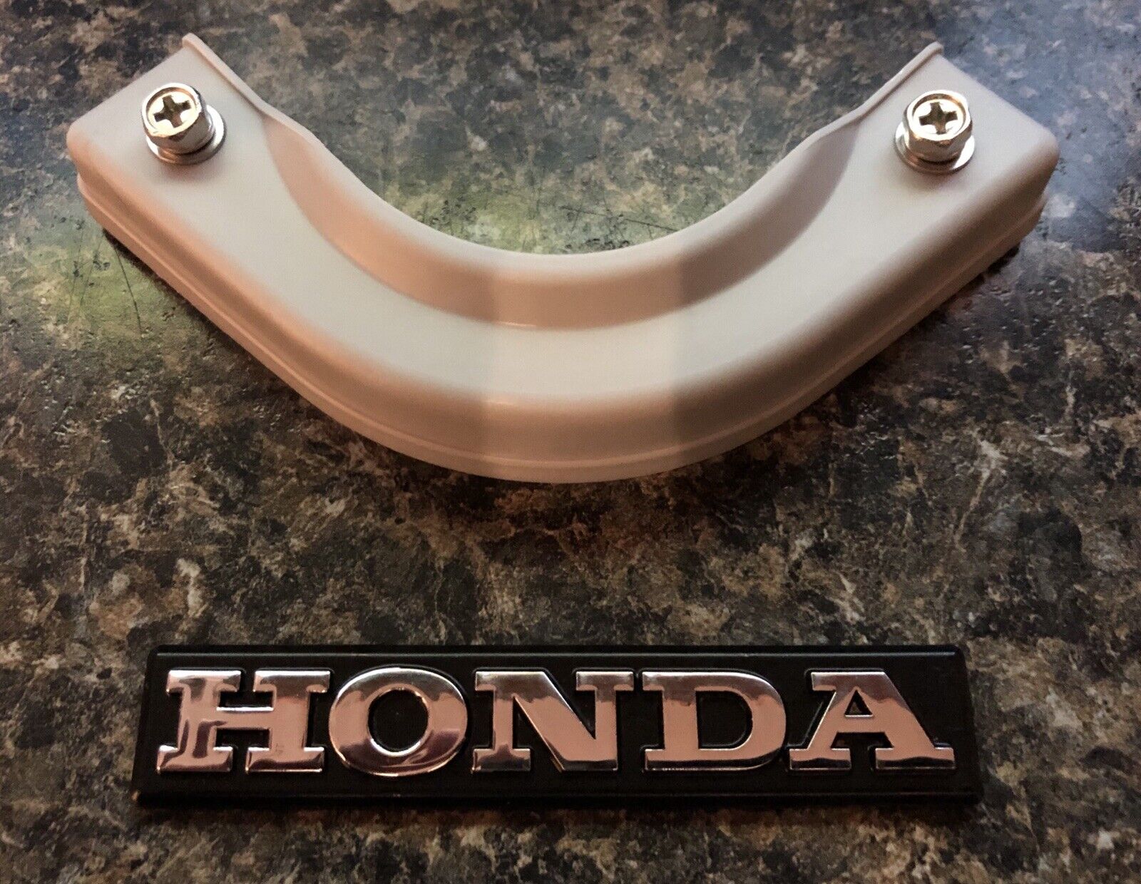 Honda ATC 350x 200x Triple Clamp Restoration Kit Badge And Cover Brand NEW 