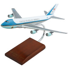 USAF Air Force One Boeing VC-25A 747-200 Desk Display Model 1/200 ES Airplane picture