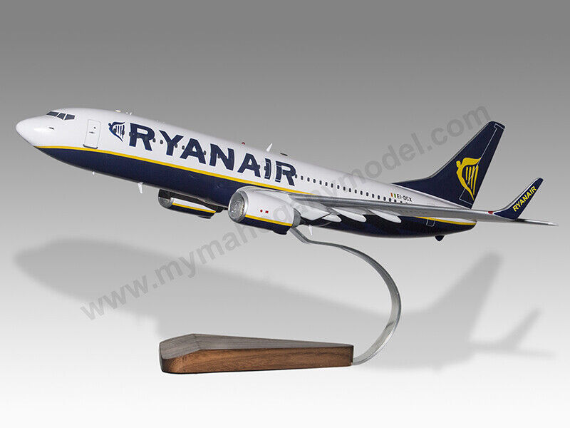Boeing 737-800 Ryanair Ver.2 Solid Mahogany Wood Airplane Desktop Model