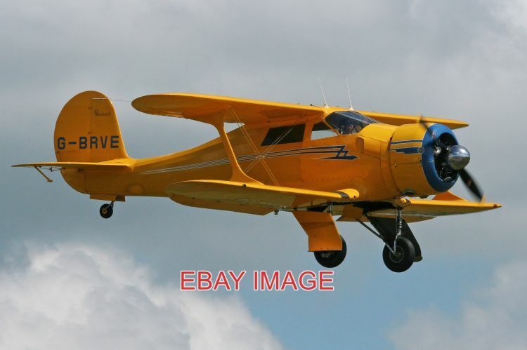 PHOTO  BEECH D-17S STAGGERWING G-BRVE  C/N 6701. BUILT IN 1945 AS A GB-2 FOR THE