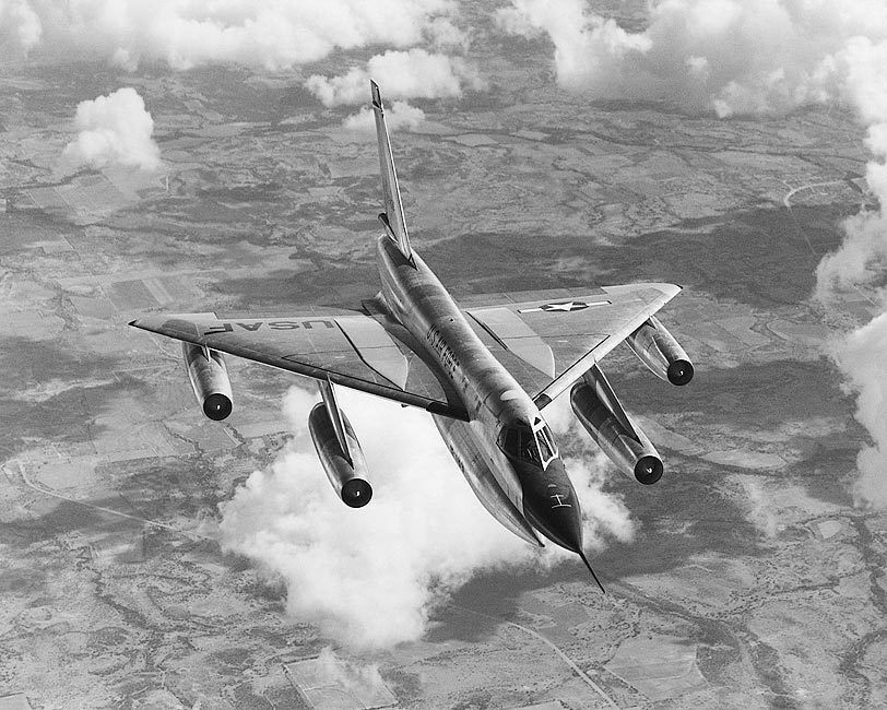 CONVAIR B-58 HUSTLER BOMBER FLYING 8x10 SILVER HALIDE PHOTO PRINT