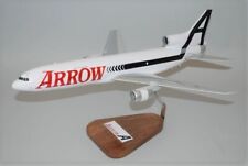 Arrow Air Lockheed L-1011 Tristar Desk Top Display Jet Model 1/100 SC Airplane picture
