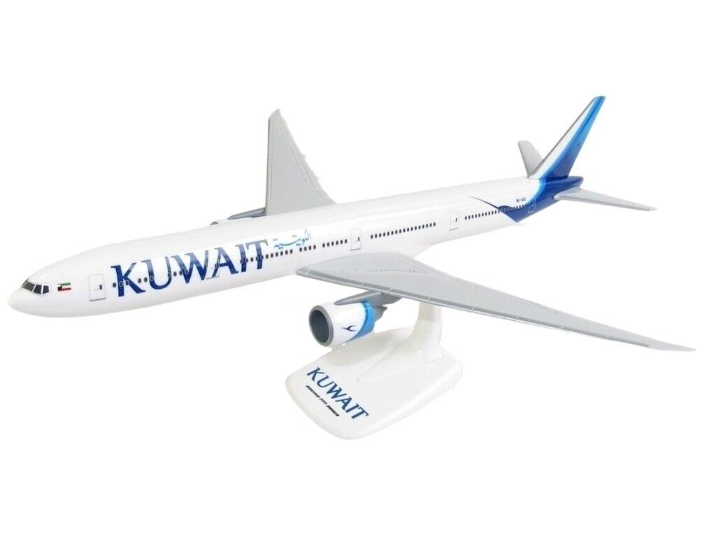 PPC Kuwait Airways Boeing 777-300ER 9K-AOC Desk Display 1/200 Model AV Airplane