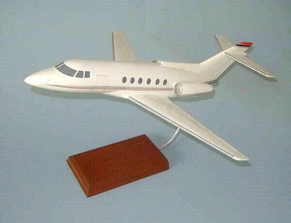 Hawker Beechcraft 800 Desk Top Display Private Business Model 1/32 SC Airplane
