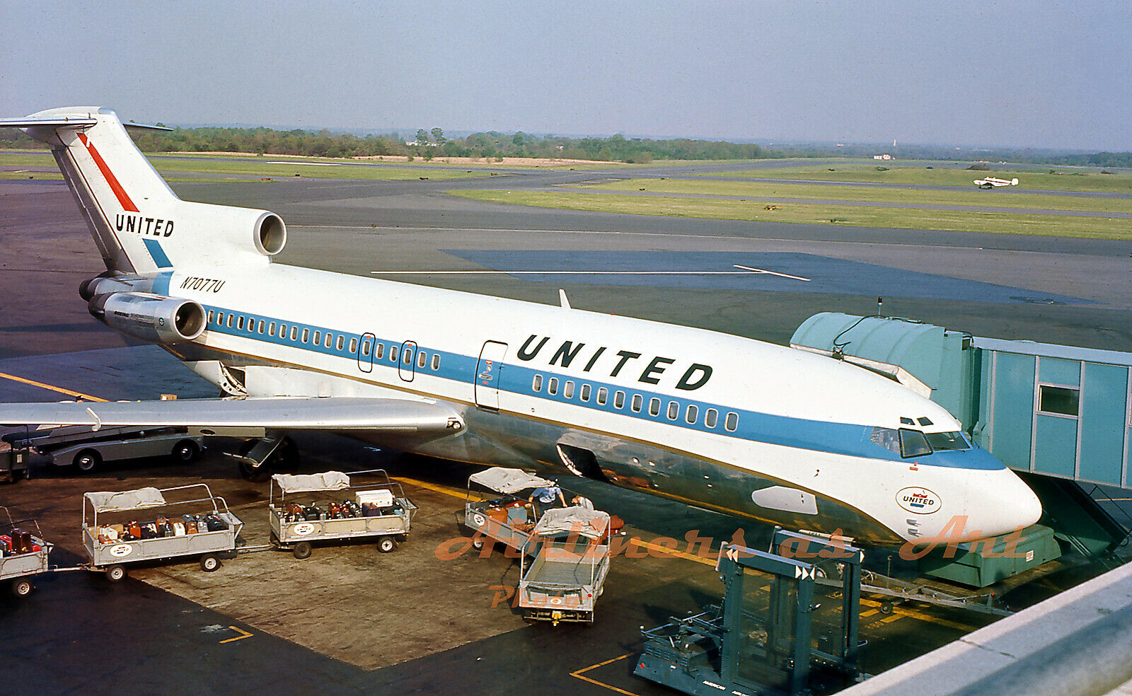 United Airlines Boeing 727-22 N7077U at BAL in 1968 8\