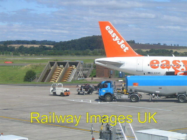 Photo - Archimedes Screws Edinburgh Airport c2007