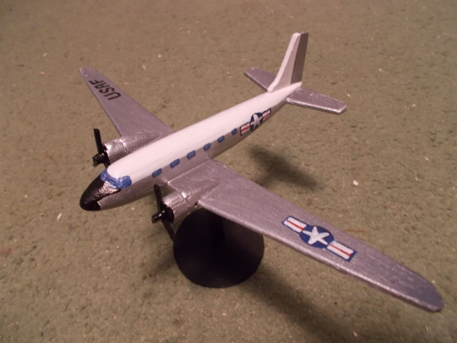 Built 1/144: American DOUGLAS C-47 SKYTRAIN Transport Aircraft USAF