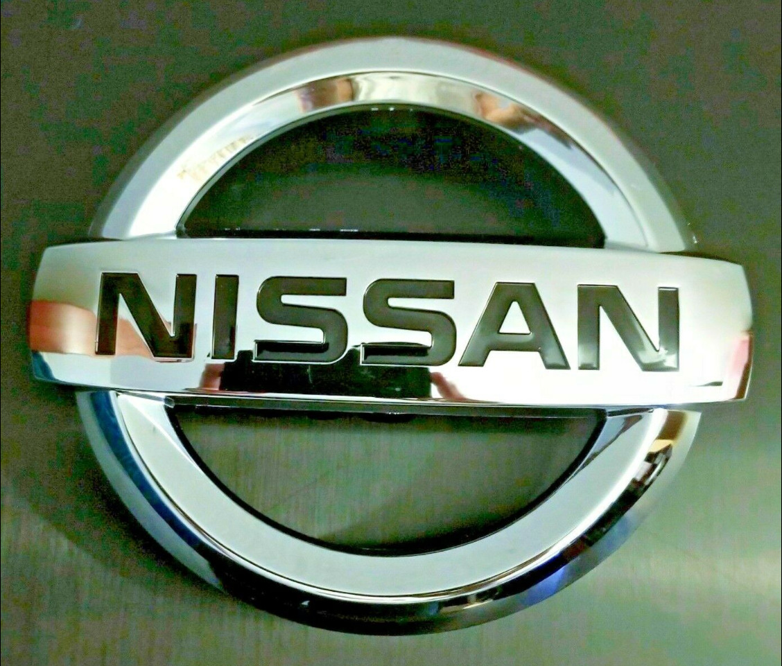 A NISSAN ROGUE 11-17 AND MURANO 15-18 OEM FRONT GRILLE EMBLEM BADGE  FAST FREE