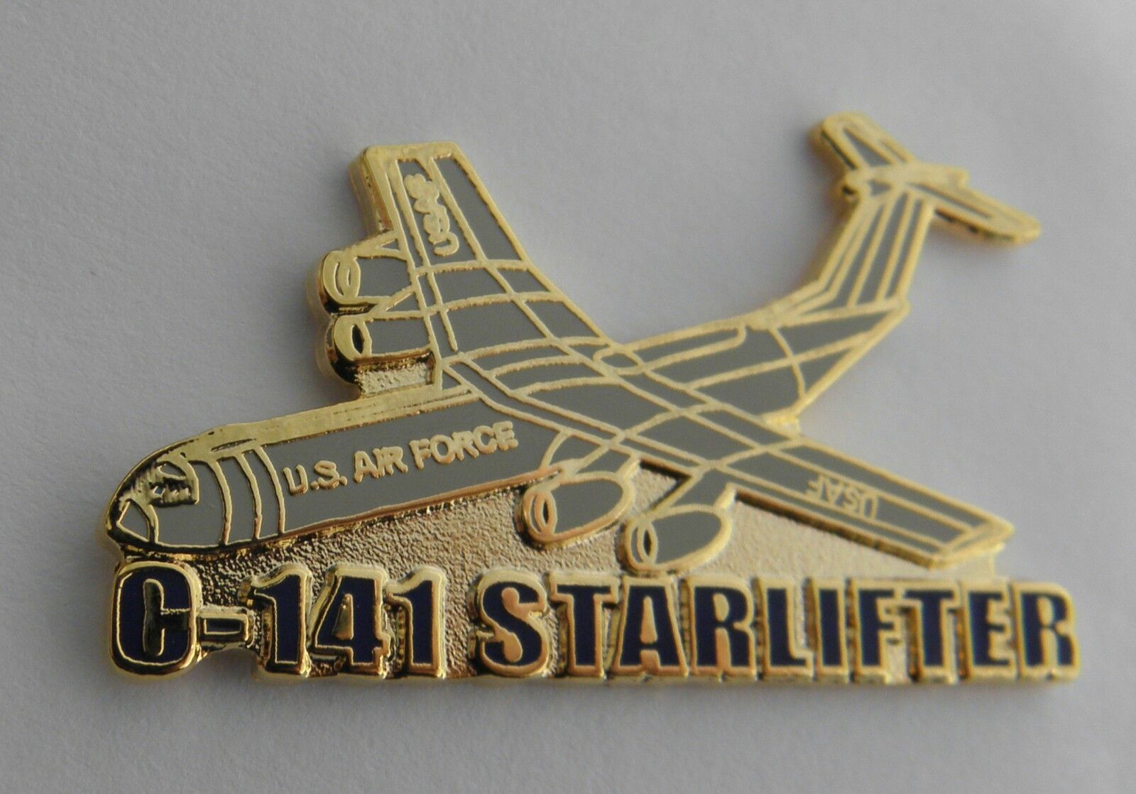 STARLIFTER C-141 TRANSPORT AIRCRAFT LAPEL PIN BADGE 1.5 INCHES