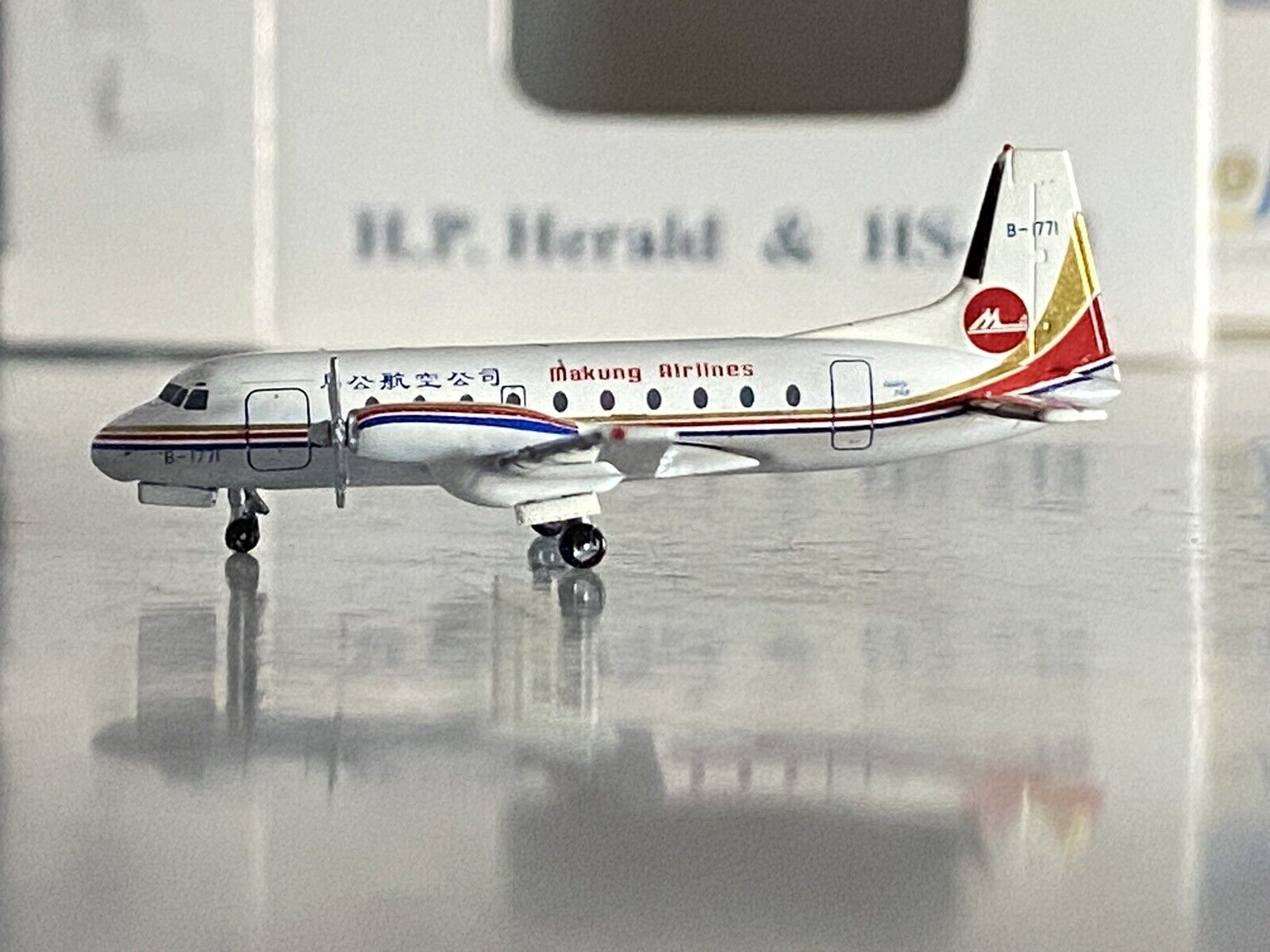 Aeroclassics Makung International Airlines Hawker Siddeley HS-748 1:400 B-1771