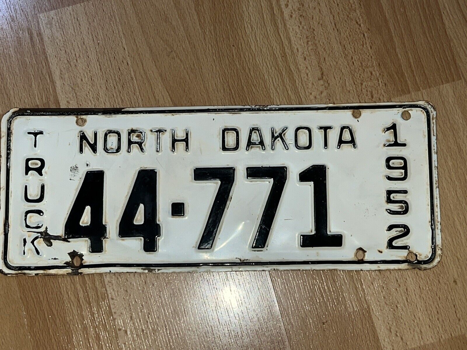 Vintage 1952 North Dakota Truck License Plate