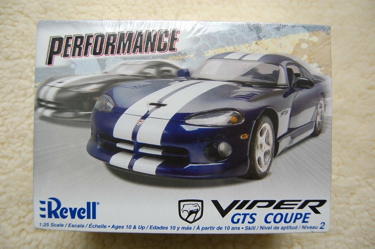 Dodge Viper GTS Coupe Revell Model Car, 1:25 Scale, Ages 10 & up, Skill Niveau 2