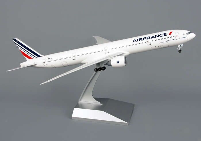 Skymarks SKR653 Model Air France 777-300ER 1/200 Scale with Stand and Gears