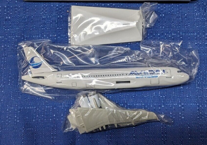Avion Express plastic A320 plastic model 1:200 aircraft NEW