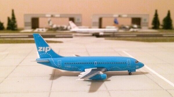 Aeroclassics ACCGJCP Zip Air Boeing 737-200 C-GJCP Diecast 1/400 Model Airplane