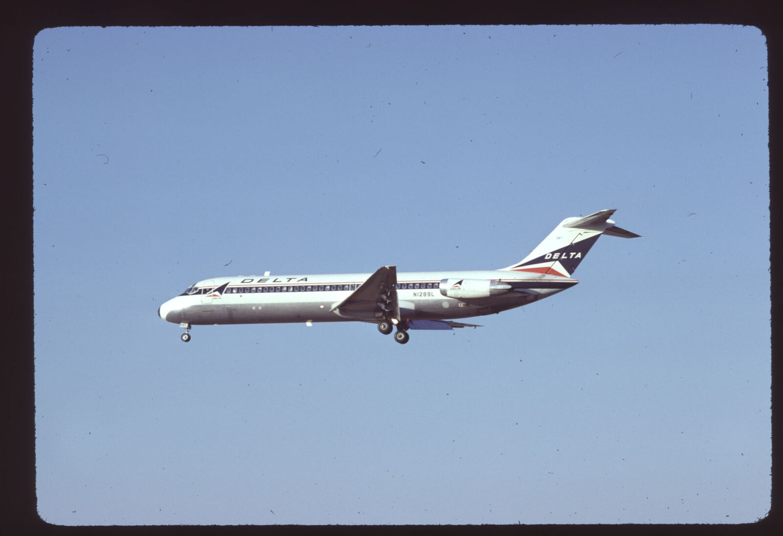 Orig 35mm airline slide Delta Air Lines DC-9-30 N1289L [3122]