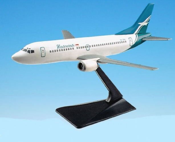 Flight Miniatures Tradewinds Boeing 737-300 Desk Display 1/180 Model Airplane