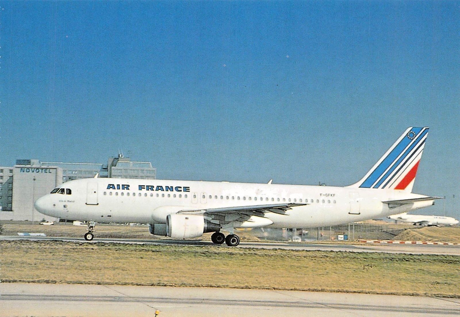 AIR FRANCE Airbus A-320(F-GFKF) Paris C.D.G.  Airplane Postcard