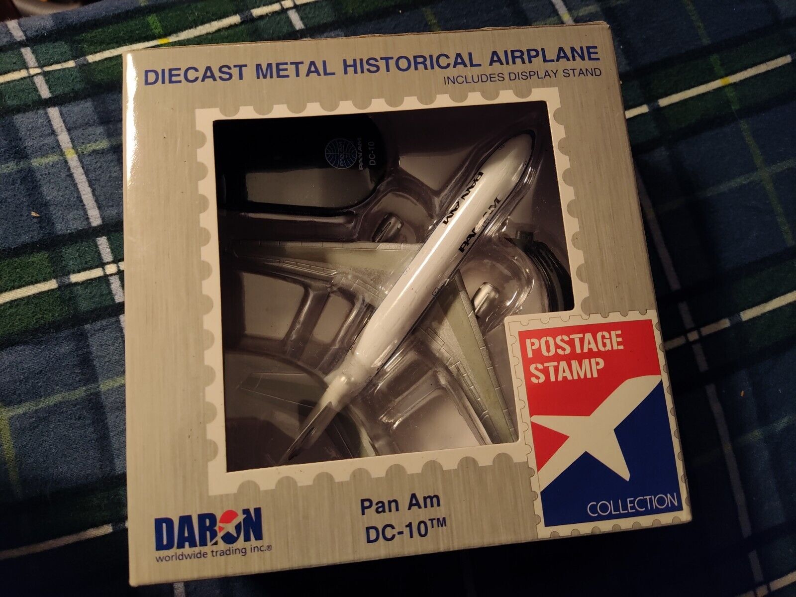 DARON POSTAGE STAMP PAN AM DC-10 1/400 with Stand. New