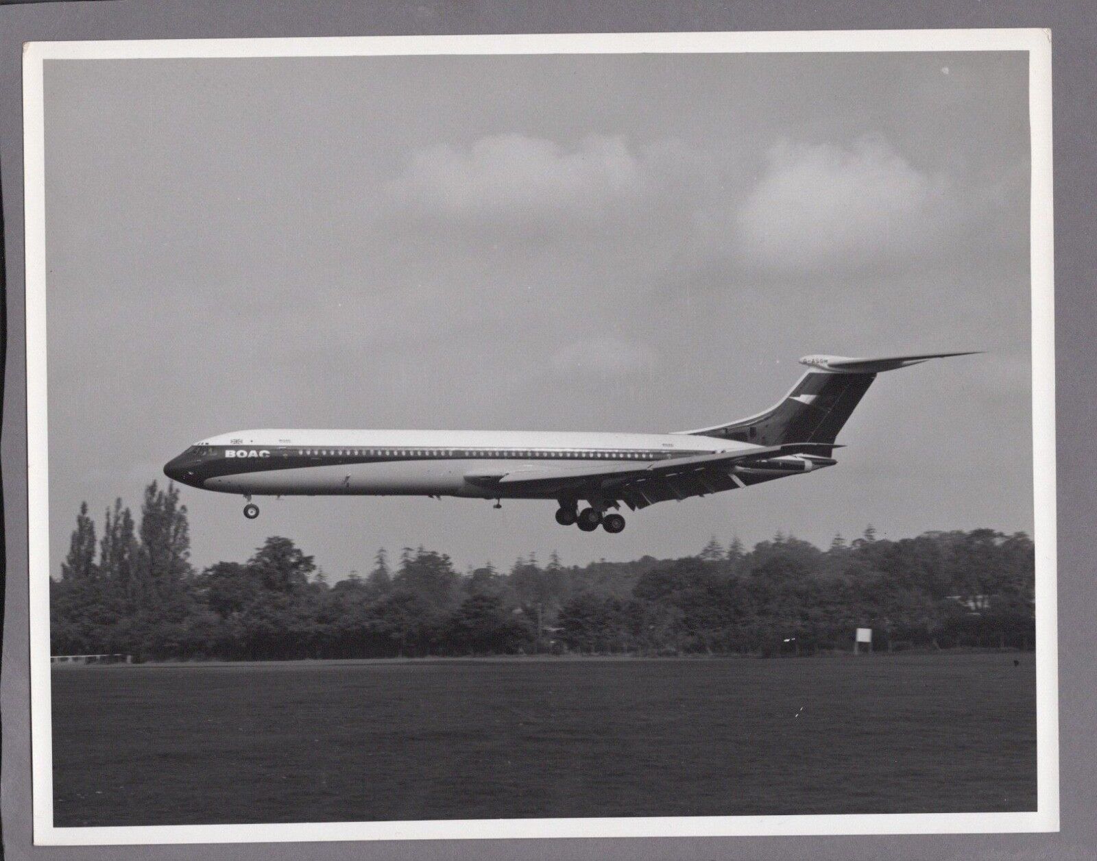 BOAC VICKERS SUPER VC10 LARGE ORIGINAL VINTAGE AIRLINE PHOTO 4