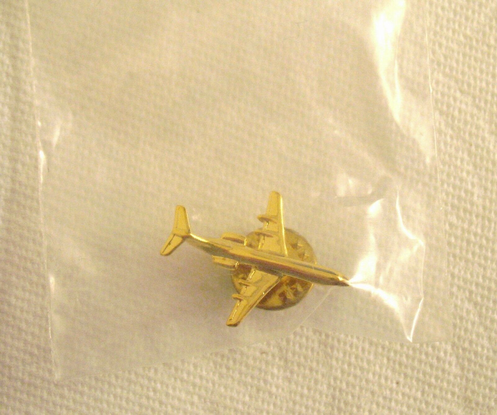 Fokker F-100 / Canadiar / Bombardier / Embraer  LAPEL PIN - EXCELLENT- Gold Look