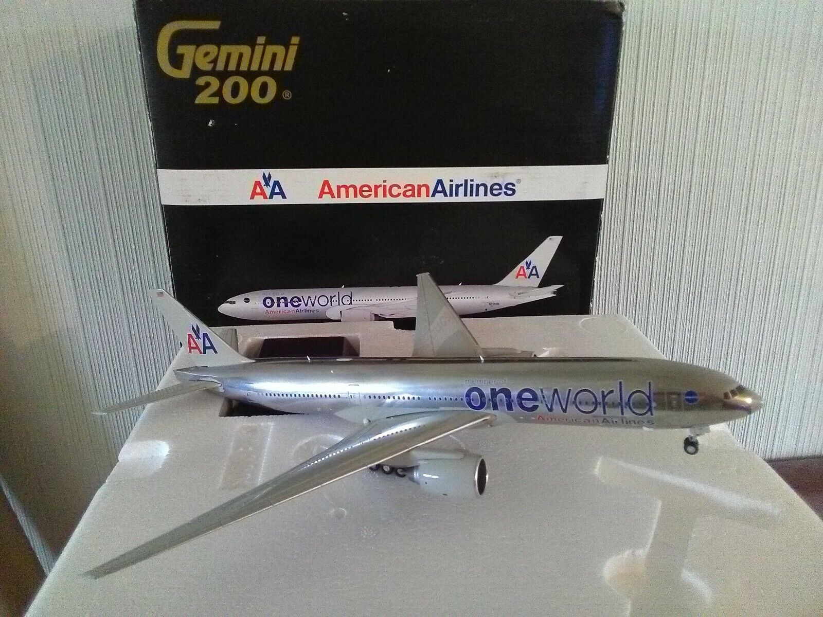 American Airlines Oneworld  Boeing 777-200ER Gemini200 1:200 BOXED G2AAL242.