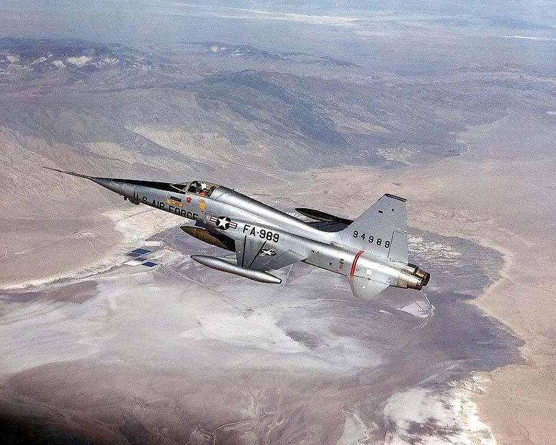 NORTHROP F-5 FREEDOM FIGHTER IN FLIGHT 8x10 SILVER HALIDE PHOTO PRINT