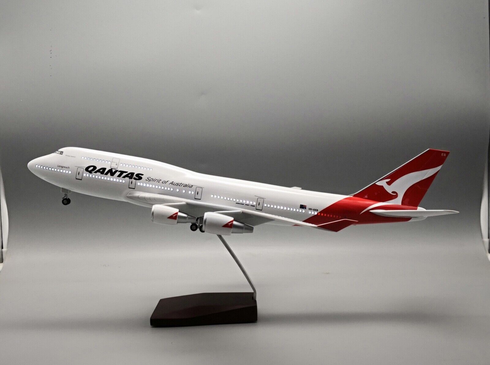 Qantas 747 Large Plane Model 1:160 Airplane 45cm LED Lights White Stand VHOEJ W