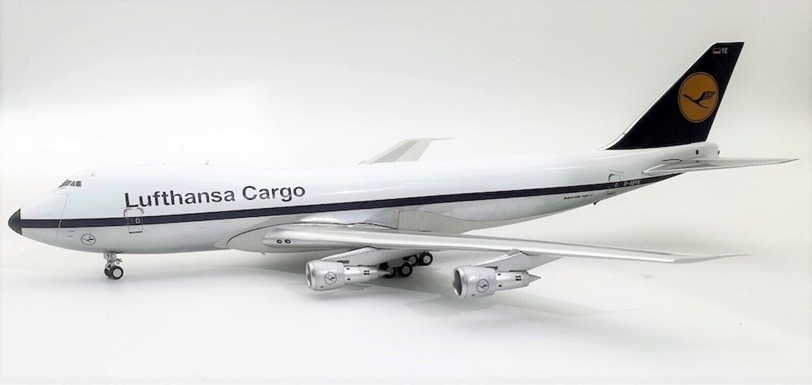 JFox Models 1:200 Boeing 747-200 Lufthansa Cargo D-ABYE Ref: JF-747-2-024P
