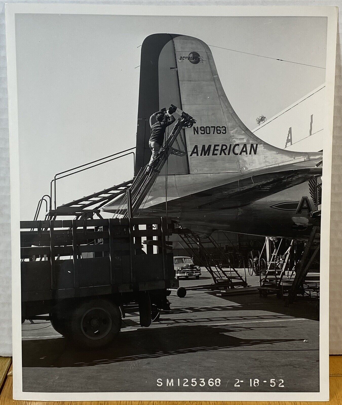Douglas DC-6B AMERICAN AIRLINES N90763 AMERICAN BEING BUILT. SM125368 2-18-52
