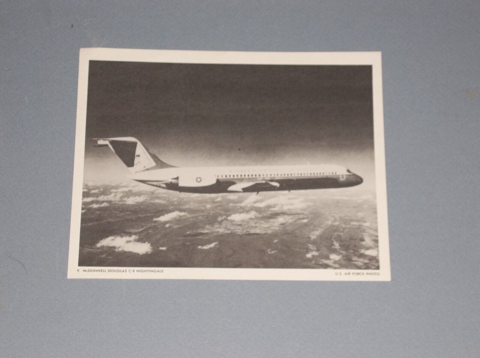 1977 USAF PHOTO OF A MCDONNELL-DOUGLAS C-9 NIGHTENGALE