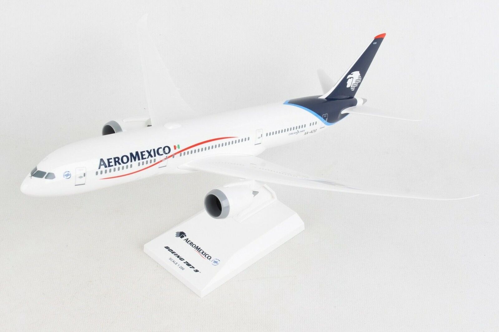 SkyMarks AEROMEXICO Boeing 787-9 XA-ADG 1/200 w/Display