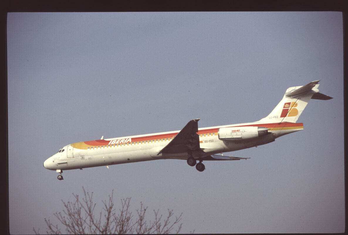 Orig 35mm airline slide Iberia MD-87 EC-FEZ [1112]