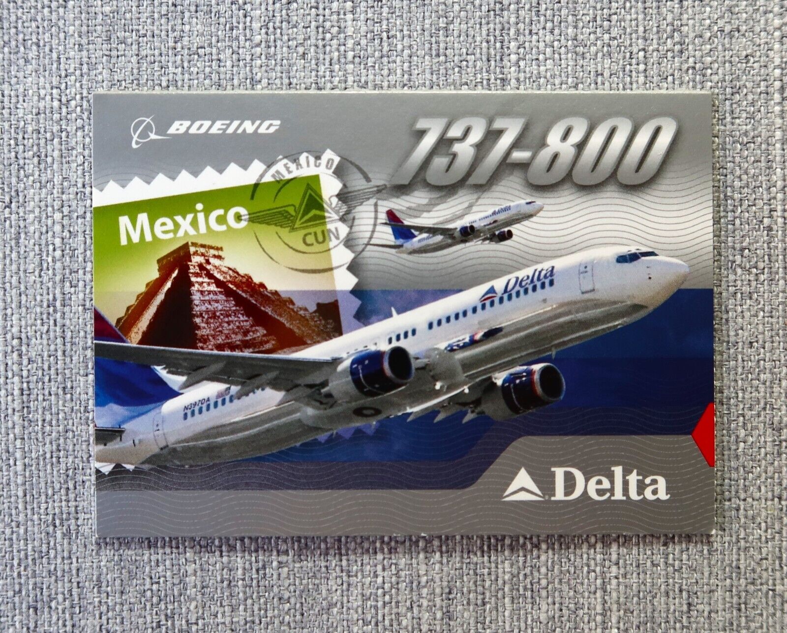 Delta Air Lines Aircraft Pilot Trading Card # 16 Boeing 737-800 2004