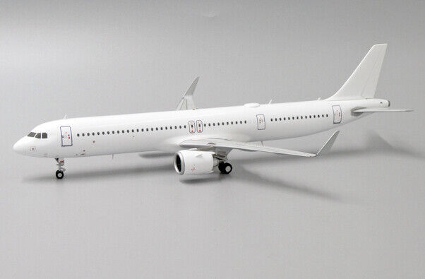 Airbus A 321 NEO Blank with Stand diecast model 1:200 scale  22.25 cms 