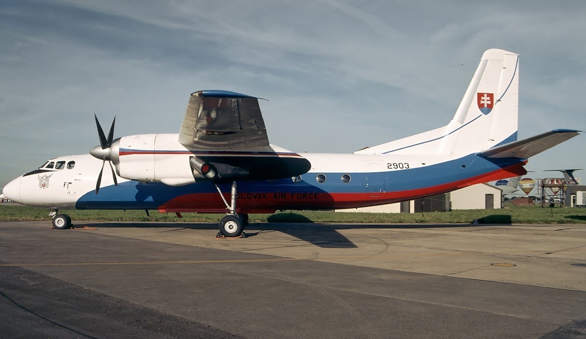Antonov AN-24 AN24 Twin Turboprop Desktop Wood Airplane New Model Larger 1/72