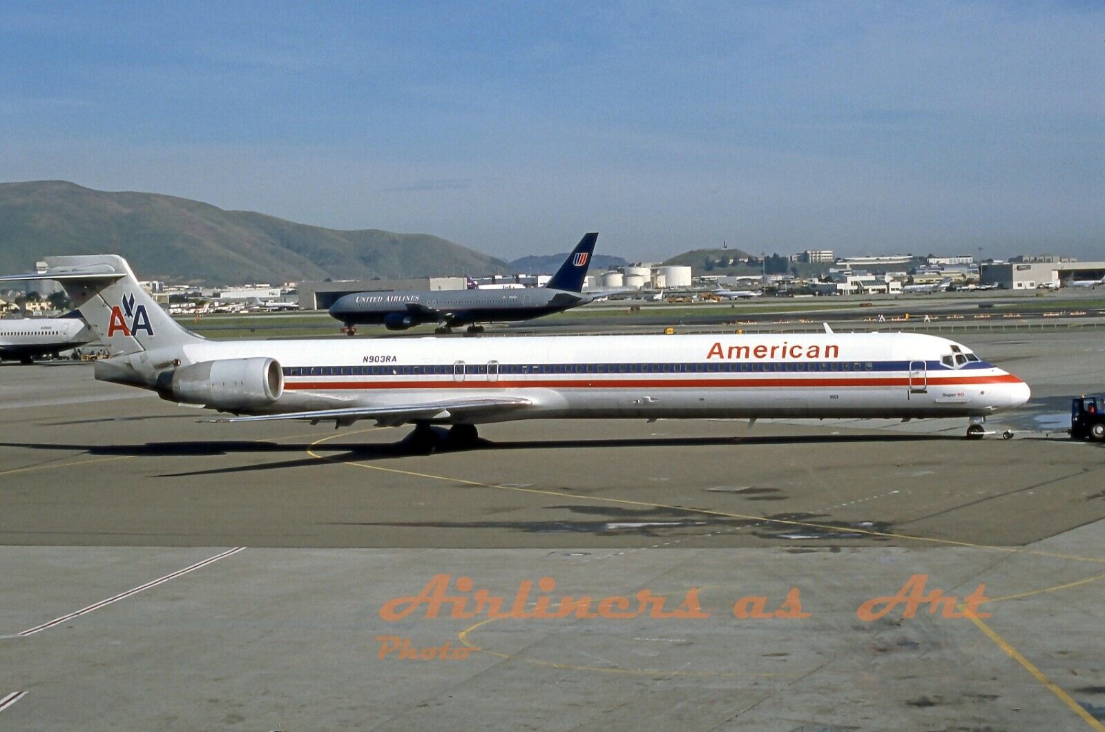 American Airlines McDonnell Douglas MD-90 N903RA at SFO 2001 8\