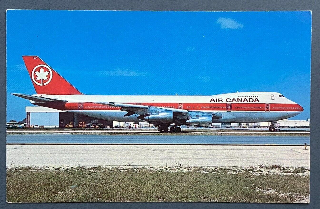 Air Canada Boeing 747-233B C-GAGB Aircraft Postcard Air Canada Boeing 747-233B C-GAGB Aircraft Postcard