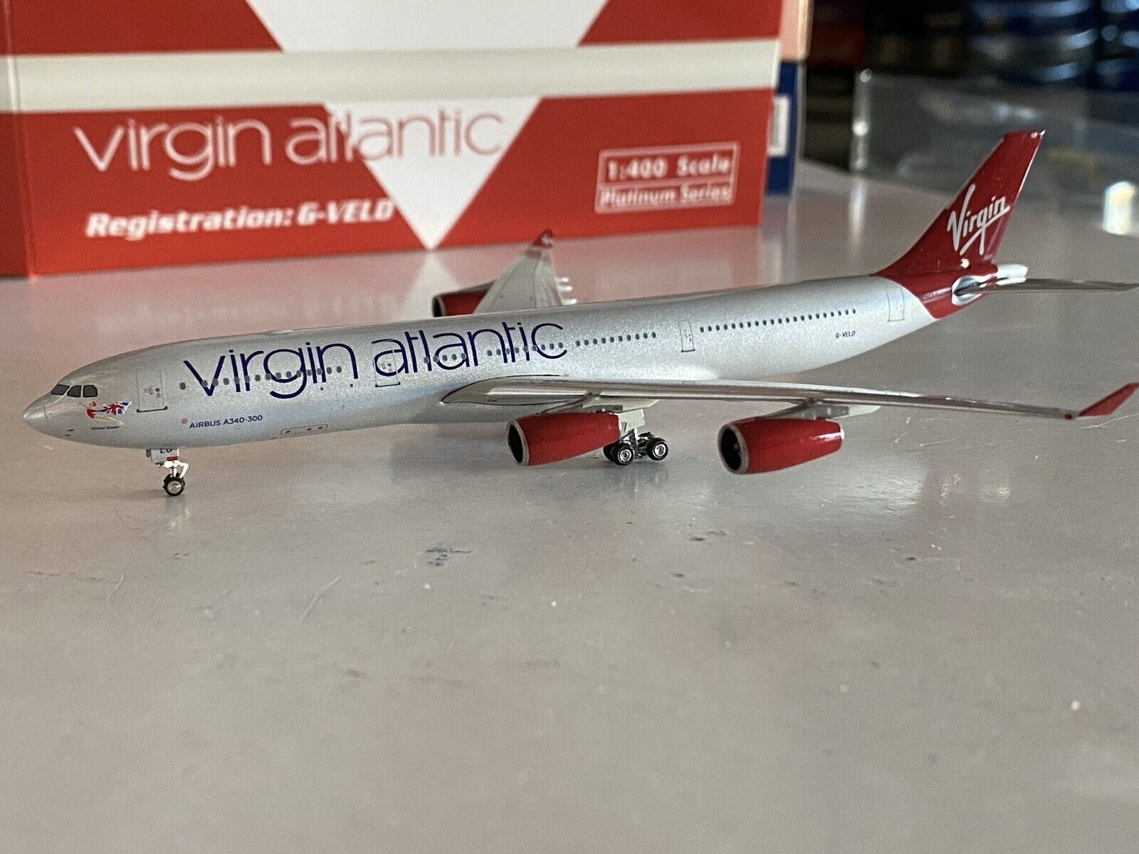 Phoenix Models Virgin Atlantic Airways Airbus A340-300 1:400 G-VELD PH410556