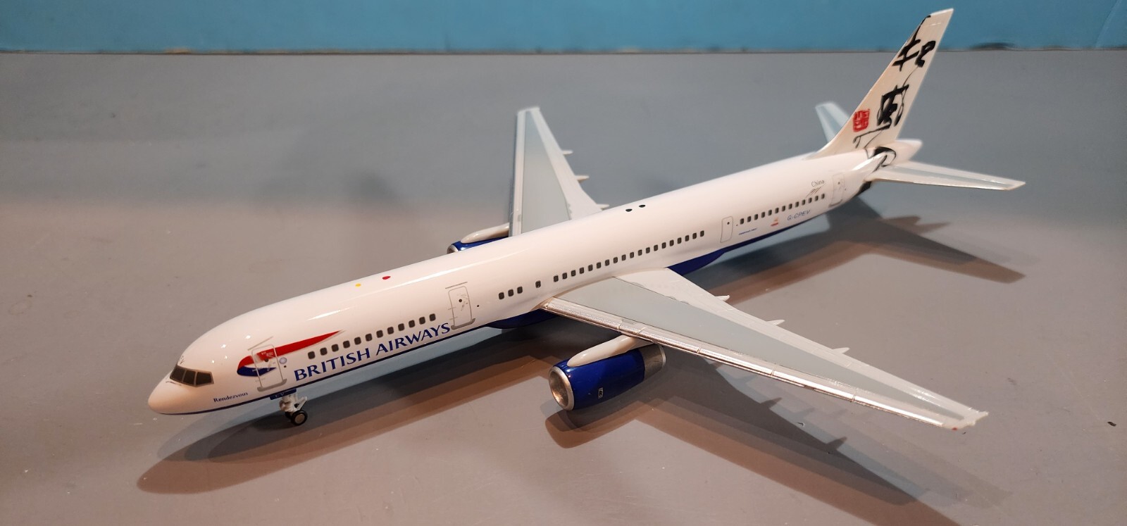 STARJETS 200 (DJBAW018) BRITISH AIRWAYS 757-200 1:200 SCALE MODEL W/GEAR & STAND
