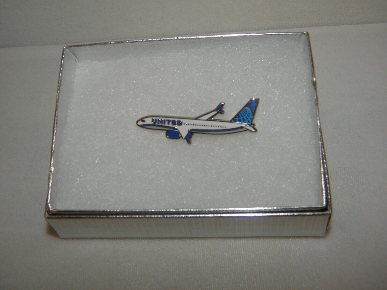 UNITED AIRLINES BOEING 737  AIRPLANE TACK PIN CONTINENTAL UAL PILOT GIFT 