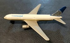 Die-cast metal Matchbox Sky Busters Boeing 777-200 model Continental Airlines. picture