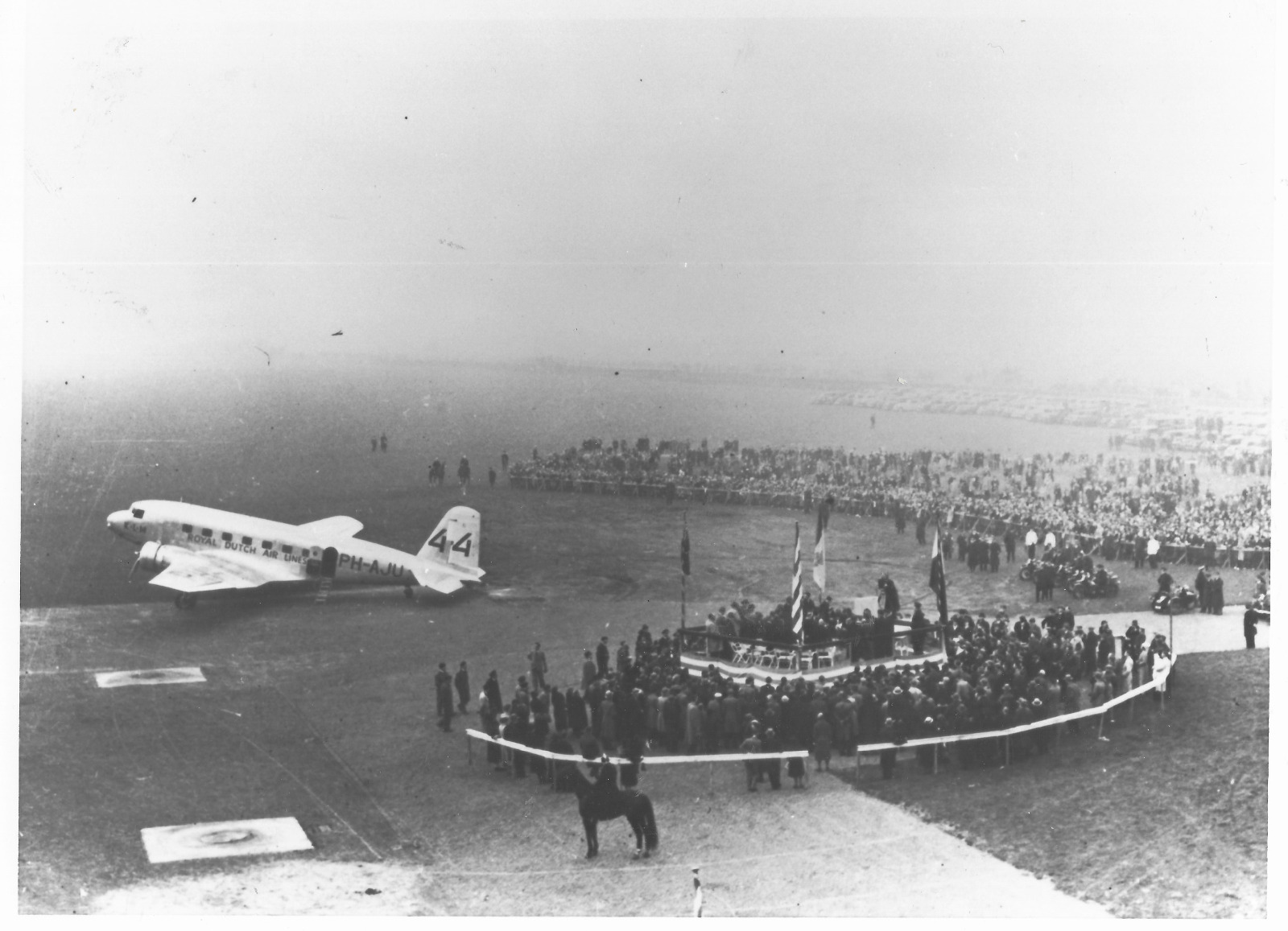 KLM Douglas DC-2 UIVER Photo 1934 London To Melbourne Air Race Winner, 8in x 10