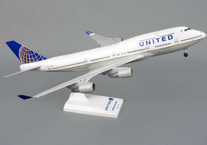 Skymarks SKR614 United Airlines Boeing 747-400 1/200 Scale Plane w/Stand + Gears