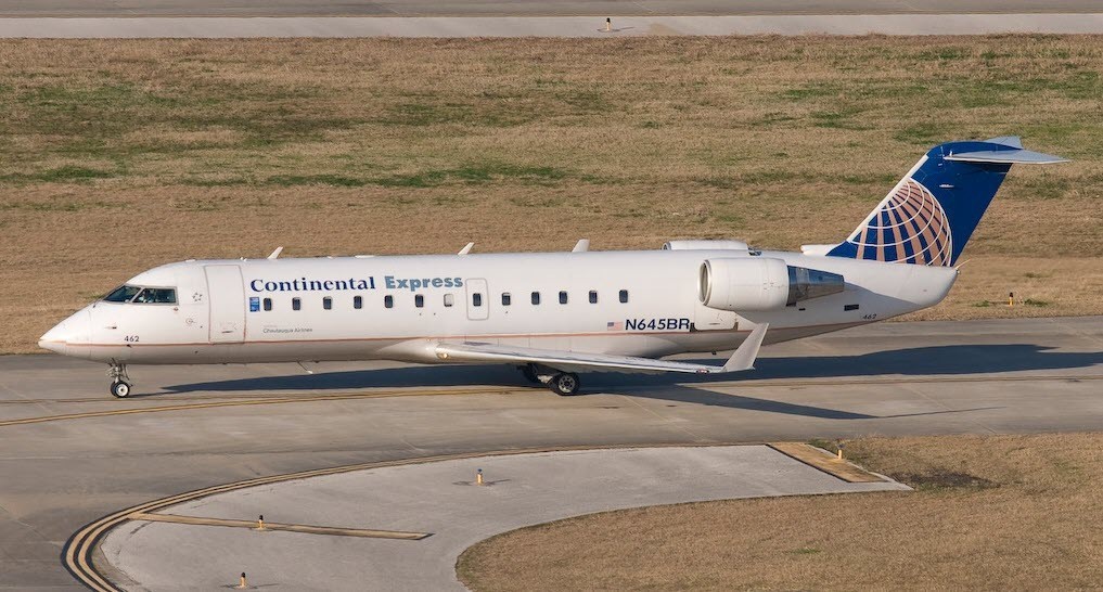Bombardier CRJ-200ER CRJ200 Continental Express Desk Wood New Model Large 1/72