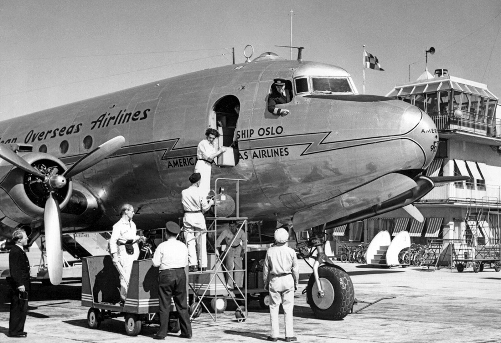 American Airlines Douglas DC-4 ((8.5