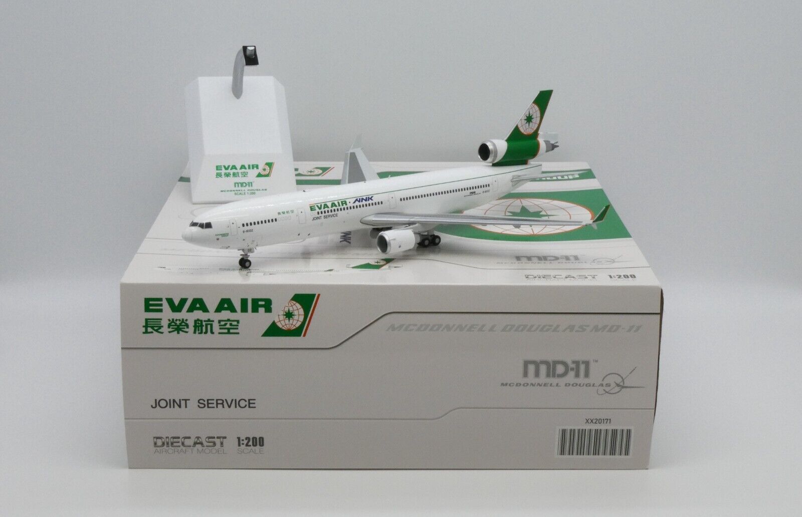 EVA Air MD-11 Reg: B-16102 JC Wings Scale 1:200 Diecast model XX20171 (E)